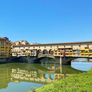 Summer has finally arrived in Florence! Things are finally starting to feel normal here, especially with more and more restrictions easing everyday. 
#italiannights #florence #italy