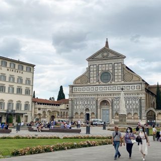 A bit of a gloomy start to the weekend but it’s so nice to see people out and about.
#italiannights #florence #italy